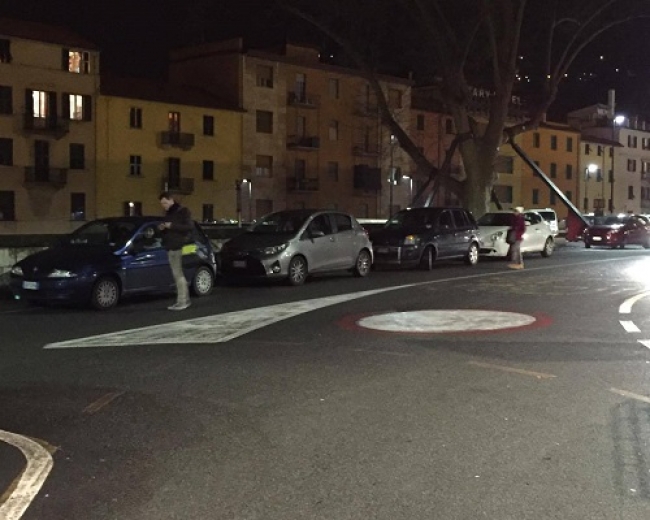 Confartigianato Taxi: &quot;Il divieto di accesso alle auto sul piazzale della stazione della Spezia è continuamente infranto&quot;