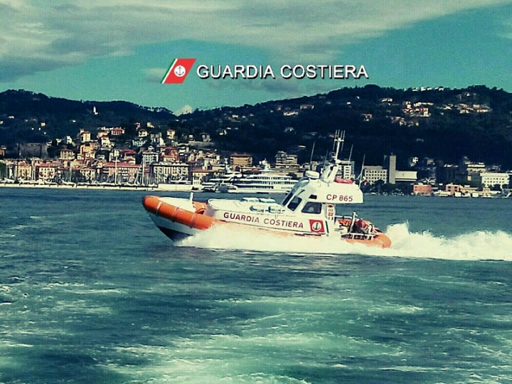 Affonda un natante a Porto Venere, interviene la Guardia Costiera